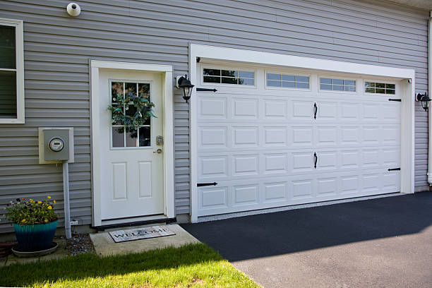 24/7 Emergency Garage Door Panel Replacement experts in Canyon Lake, CA